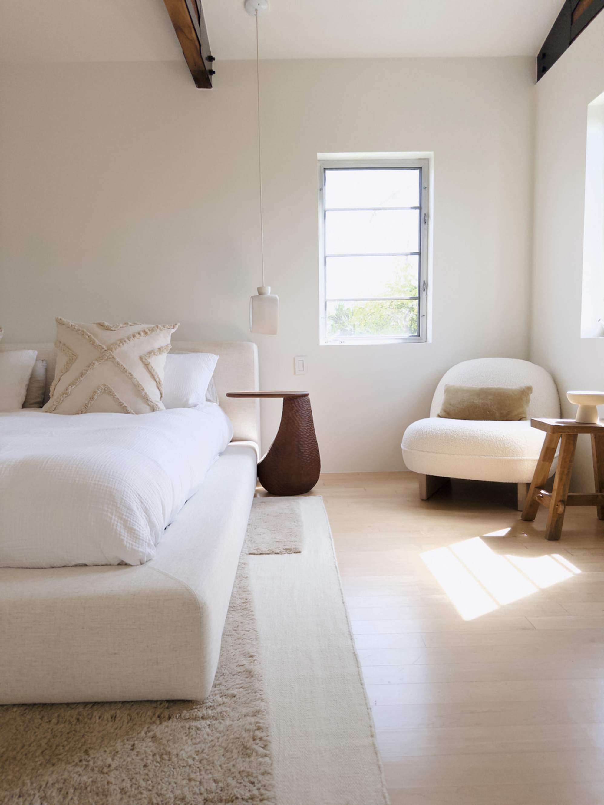 Living Room vs. Bedroom – Design Essentials for Every Home